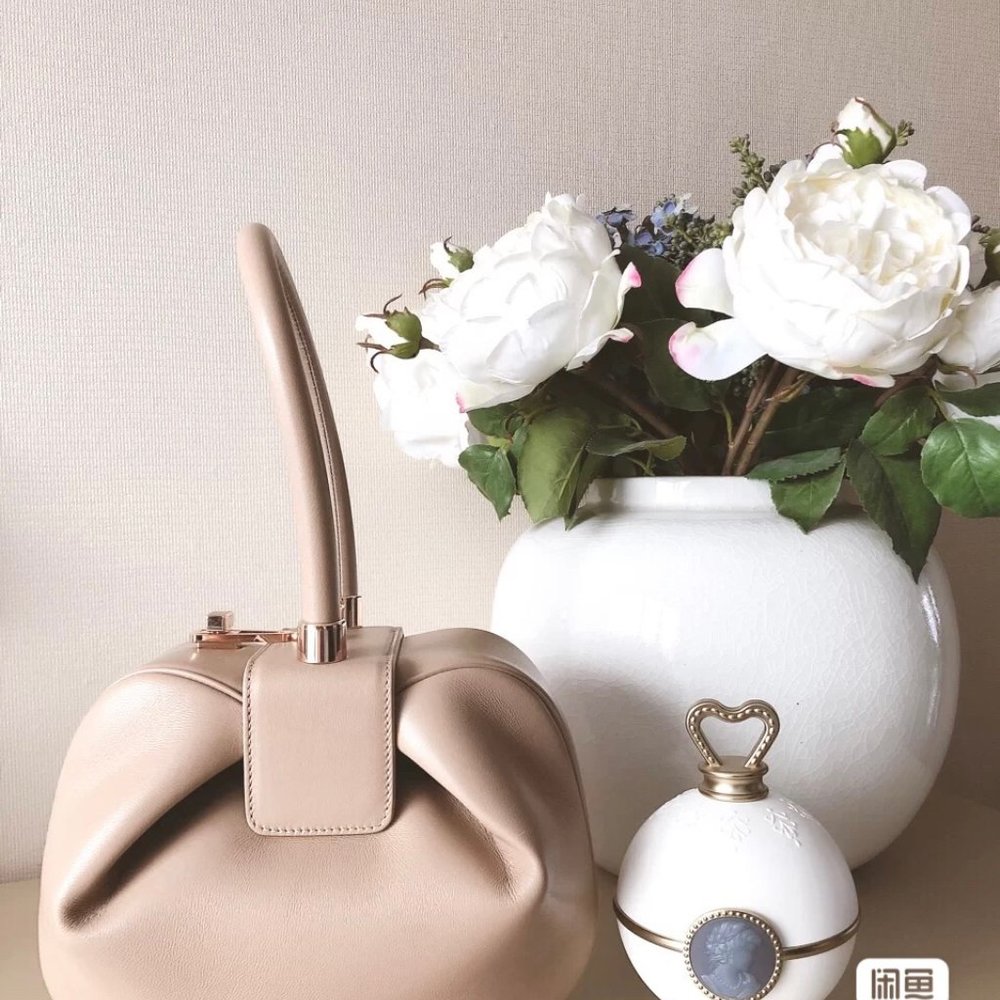 Gabriela Hearst Demi leather handbag - Picture 7 of 7